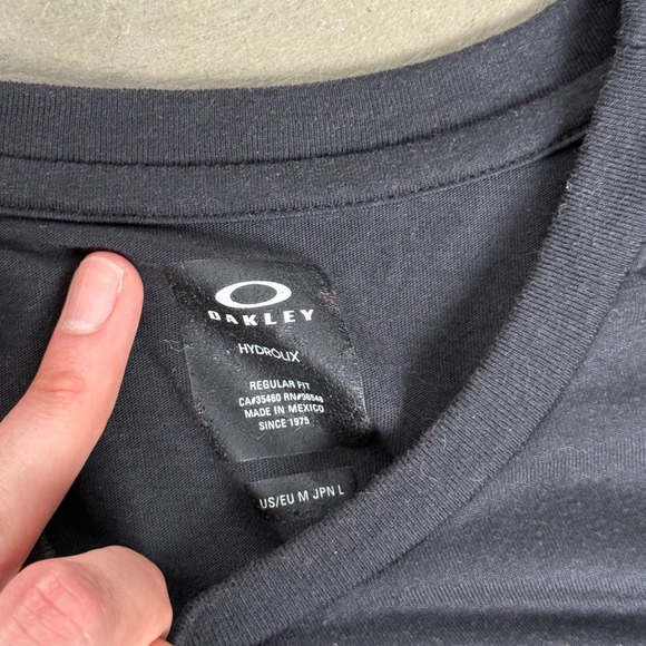 Oakley Hydrolix Mens Black Mountain Graphic Performance T-Shirt Size Medium - Picture 2 of 9